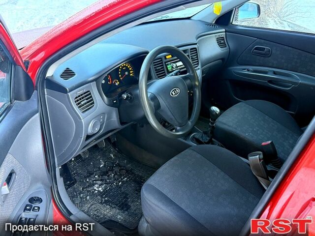 Красный Киа Рио, объемом двигателя 1.4 л и пробегом 250 тыс. км за 4700 $, фото 8 на Automoto.ua