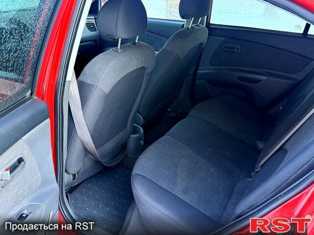 Красный Киа Рио, объемом двигателя 1.4 л и пробегом 250 тыс. км за 4700 $, фото 9 на Automoto.ua