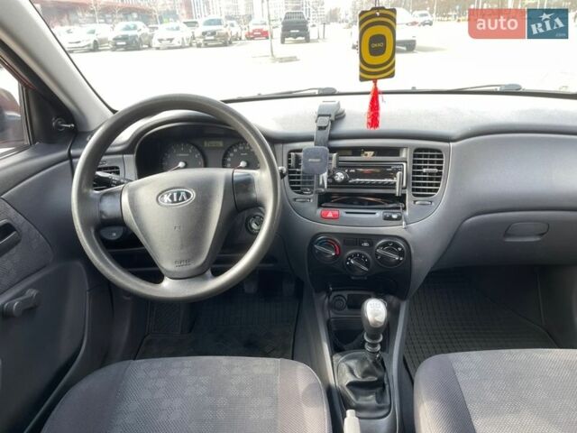 Красный Киа Рио, объемом двигателя 1.4 л и пробегом 216 тыс. км за 3900 $, фото 12 на Automoto.ua