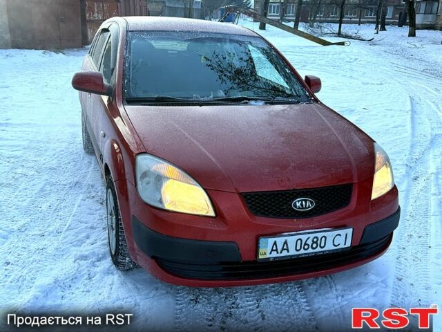 Красный Киа Рио, объемом двигателя 1.4 л и пробегом 250 тыс. км за 4700 $, фото 2 на Automoto.ua