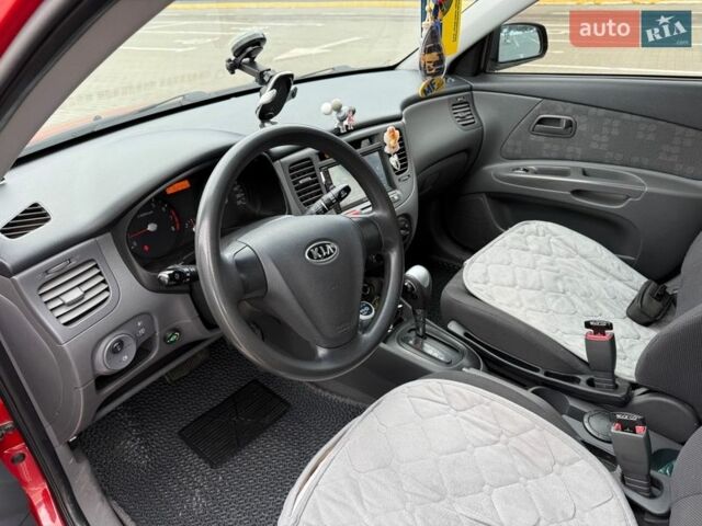 Красный Киа Рио, объемом двигателя 1.4 л и пробегом 153 тыс. км за 6499 $, фото 10 на Automoto.ua