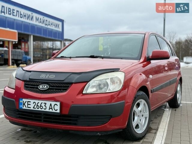 Красный Киа Рио, объемом двигателя 1.4 л и пробегом 153 тыс. км за 6499 $, фото 2 на Automoto.ua