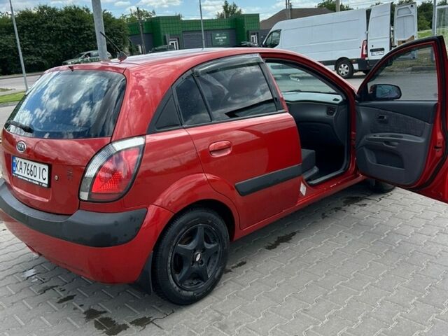 Красный Киа Рио, объемом двигателя 1.4 л и пробегом 257 тыс. км за 5300 $, фото 10 на Automoto.ua