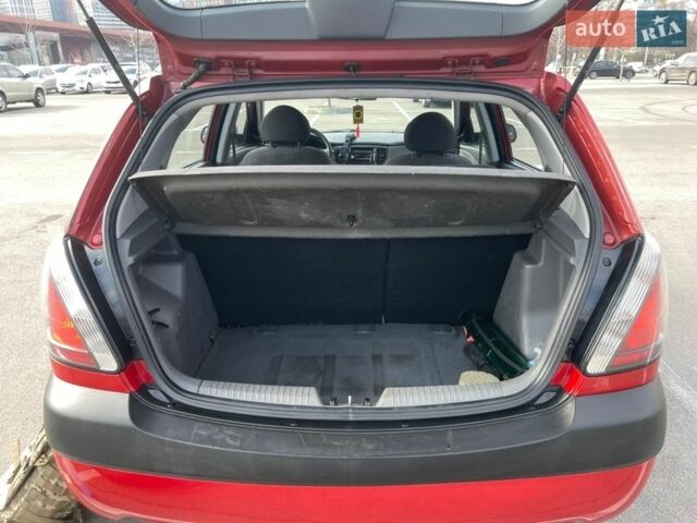 Красный Киа Рио, объемом двигателя 1.4 л и пробегом 216 тыс. км за 3900 $, фото 13 на Automoto.ua