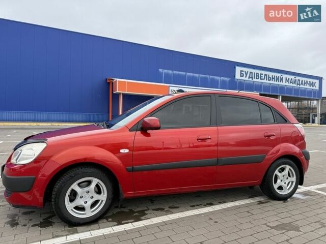 Красный Киа Рио, объемом двигателя 1.4 л и пробегом 153 тыс. км за 6499 $, фото 7 на Automoto.ua
