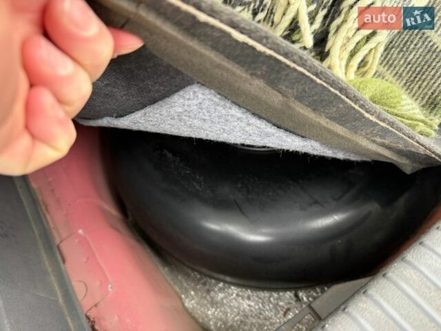 Червоний Кіа Ріо, об'ємом двигуна 1.4 л та пробігом 153 тис. км за 6399 $, фото 24 на Automoto.ua