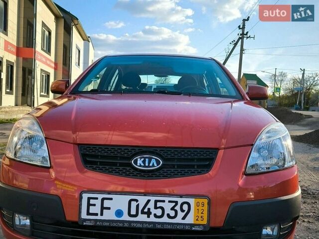 Красный Киа Рио, объемом двигателя 1.4 л и пробегом 172 тыс. км за 4650 $, фото 2 на Automoto.ua