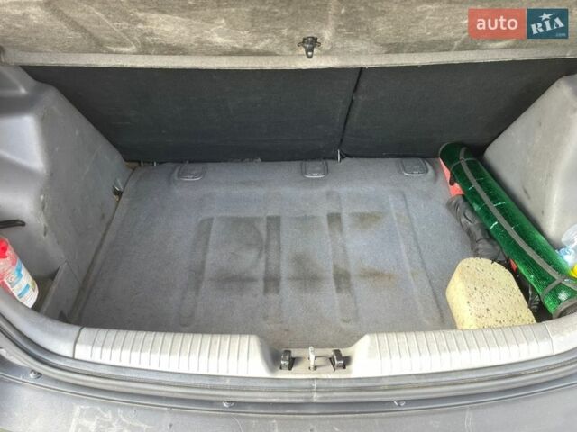 Красный Киа Рио, объемом двигателя 1.4 л и пробегом 216 тыс. км за 3900 $, фото 14 на Automoto.ua