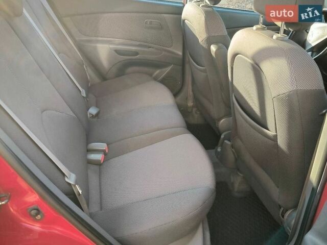 Красный Киа Рио, объемом двигателя 1.4 л и пробегом 172 тыс. км за 4650 $, фото 1 на Automoto.ua
