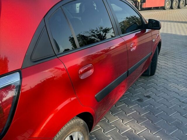 Красный Киа Рио, объемом двигателя 1.4 л и пробегом 312 тыс. км за 5500 $, фото 2 на Automoto.ua