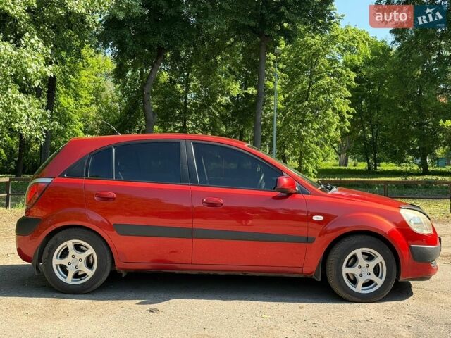 Красный Киа Рио, объемом двигателя 1.4 л и пробегом 155 тыс. км за 5800 $, фото 4 на Automoto.ua