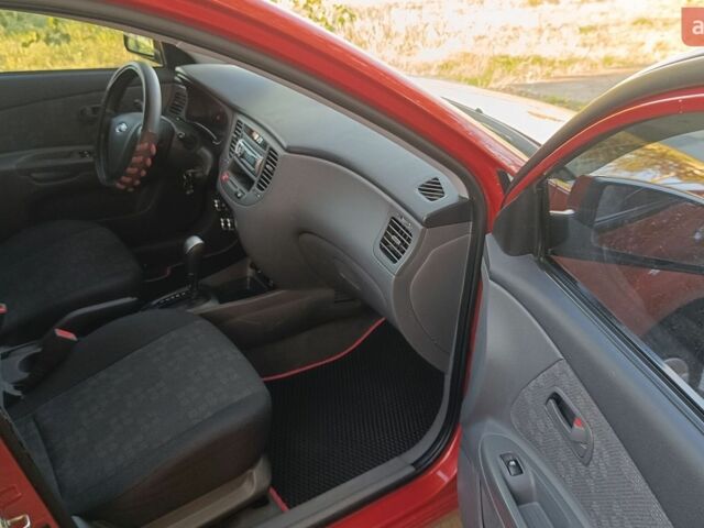 Красный Киа Рио, объемом двигателя 1.4 л и пробегом 161 тыс. км за 5750 $, фото 21 на Automoto.ua