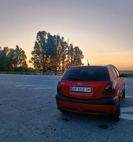 Червоний Кіа Ріо, об'ємом двигуна 1.4 л та пробігом 230 тис. км за 4100 $, фото 7 на Automoto.ua