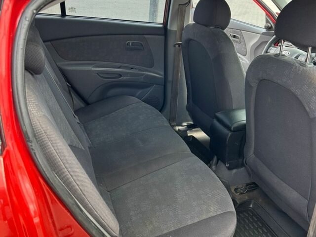 Красный Киа Рио, объемом двигателя 1.4 л и пробегом 257 тыс. км за 5300 $, фото 6 на Automoto.ua