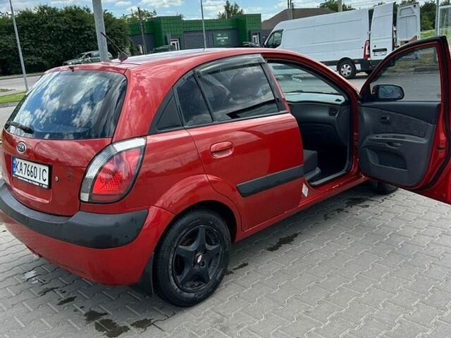 Красный Киа Рио, объемом двигателя 1.4 л и пробегом 257 тыс. км за 5300 $, фото 10 на Automoto.ua