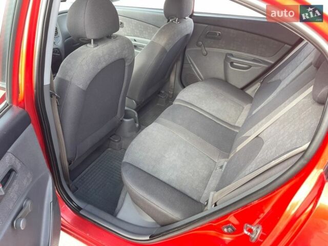 Красный Киа Рио, объемом двигателя 1.4 л и пробегом 216 тыс. км за 3900 $, фото 10 на Automoto.ua