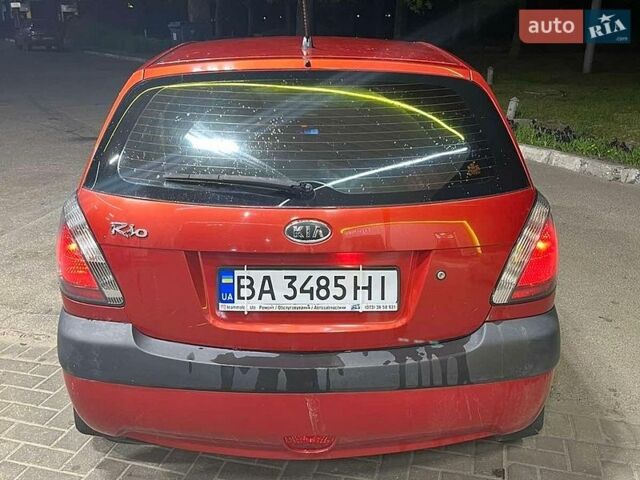 Красный Киа Рио, объемом двигателя 1.4 л и пробегом 214 тыс. км за 6500 $, фото 1 на Automoto.ua
