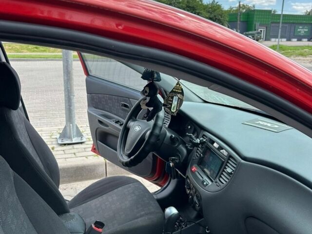 Красный Киа Рио, объемом двигателя 1.4 л и пробегом 257 тыс. км за 5300 $, фото 8 на Automoto.ua