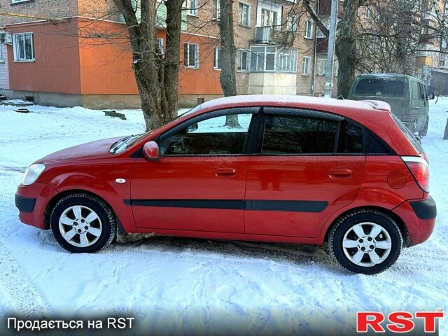 Красный Киа Рио, объемом двигателя 1.4 л и пробегом 250 тыс. км за 4700 $, фото 4 на Automoto.ua