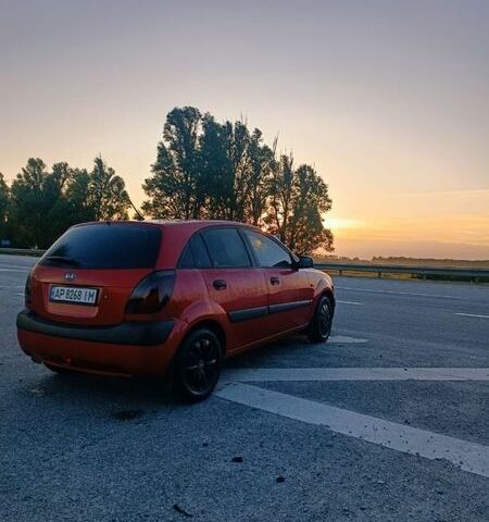 Червоний Кіа Ріо, об'ємом двигуна 1.4 л та пробігом 230 тис. км за 4100 $, фото 9 на Automoto.ua