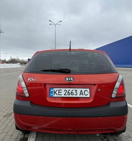 Красный Киа Рио, объемом двигателя 1.4 л и пробегом 153 тыс. км за 6499 $, фото 5 на Automoto.ua