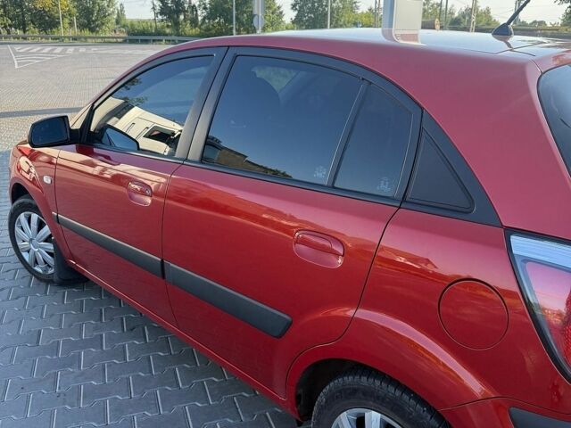 Красный Киа Рио, объемом двигателя 1.4 л и пробегом 312 тыс. км за 5500 $, фото 1 на Automoto.ua