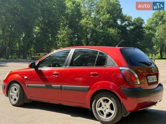 Красный Киа Рио, объемом двигателя 1.4 л и пробегом 155 тыс. км за 5800 $, фото 1 на Automoto.ua