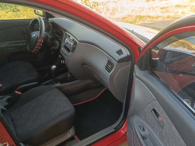 Красный Киа Рио, объемом двигателя 1.4 л и пробегом 161 тыс. км за 5774 $, фото 13 на Automoto.ua