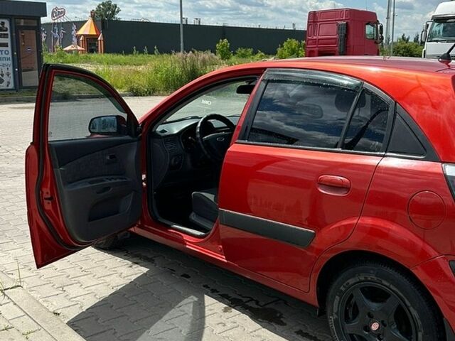 Красный Киа Рио, объемом двигателя 1.4 л и пробегом 257 тыс. км за 5300 $, фото 3 на Automoto.ua