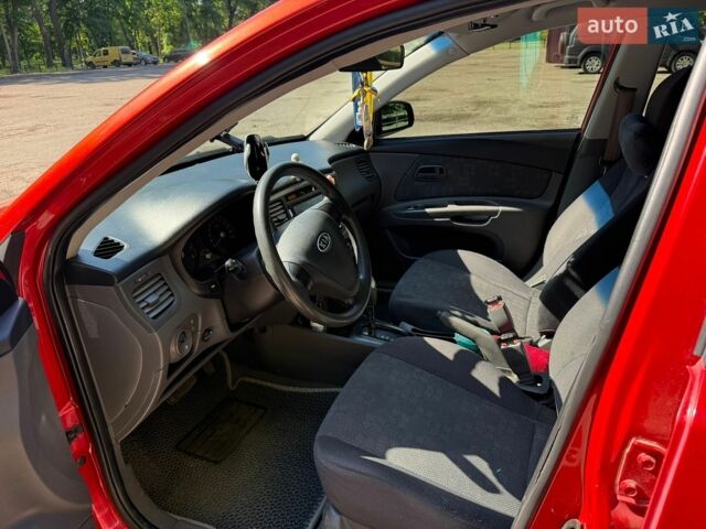Красный Киа Рио, объемом двигателя 1.4 л и пробегом 155 тыс. км за 5800 $, фото 17 на Automoto.ua