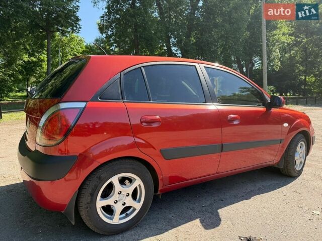 Красный Киа Рио, объемом двигателя 1.4 л и пробегом 155 тыс. км за 5800 $, фото 7 на Automoto.ua