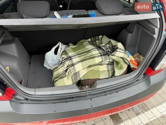 Червоний Кіа Ріо, об'ємом двигуна 1.4 л та пробігом 153 тис. км за 6399 $, фото 25 на Automoto.ua
