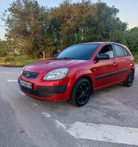 Червоний Кіа Ріо, об'ємом двигуна 1.4 л та пробігом 230 тис. км за 4100 $, фото 1 на Automoto.ua