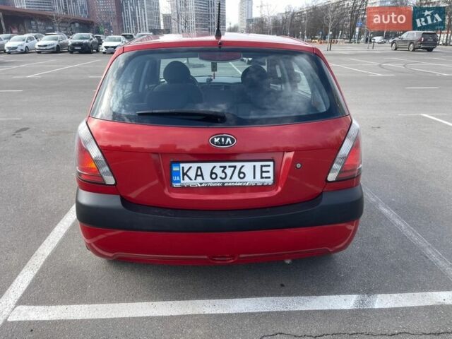 Красный Киа Рио, объемом двигателя 1.4 л и пробегом 216 тыс. км за 3900 $, фото 3 на Automoto.ua