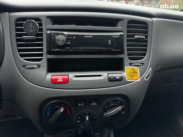 Красный Киа Рио, объемом двигателя 1.4 л и пробегом 189 тыс. км за 6490 $, фото 31 на Automoto.ua