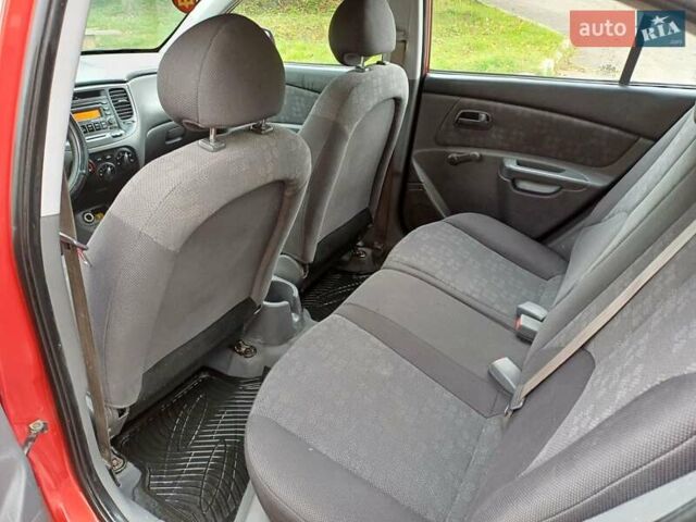 Червоний Кіа Ріо, об'ємом двигуна 1.49 л та пробігом 375 тис. км за 3450 $, фото 12 на Automoto.ua