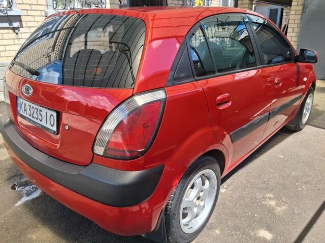 Красный Киа Рио, объемом двигателя 1.4 л и пробегом 200 тыс. км за 3800 $, фото 5 на Automoto.ua