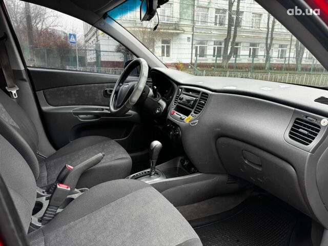 Красный Киа Рио, объемом двигателя 1.4 л и пробегом 189 тыс. км за 6490 $, фото 33 на Automoto.ua