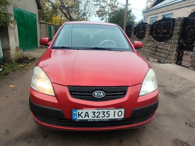 Красный Киа Рио, объемом двигателя 1.4 л и пробегом 218 тыс. км за 4200 $, фото 3 на Automoto.ua