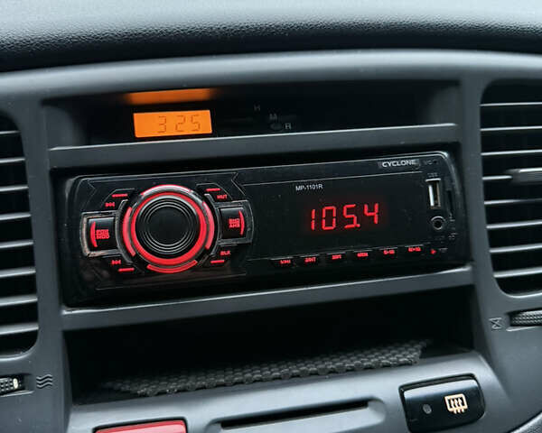 Красный Киа Рио, объемом двигателя 1.4 л и пробегом 288 тыс. км за 4700 $, фото 24 на Automoto.ua