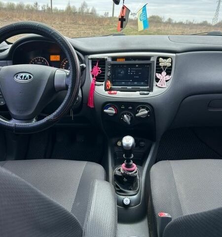 Красный Киа Рио, объемом двигателя 1.4 л и пробегом 230 тыс. км за 3900 $, фото 6 на Automoto.ua