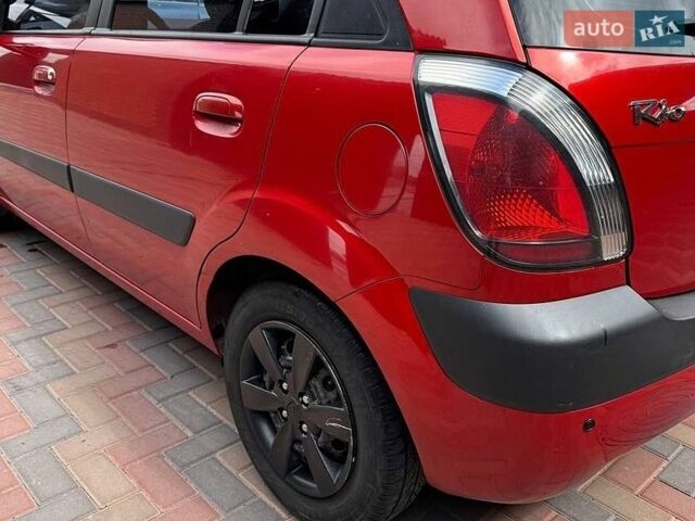 Красный Киа Рио, объемом двигателя 1.4 л и пробегом 193 тыс. км за 4700 $, фото 6 на Automoto.ua