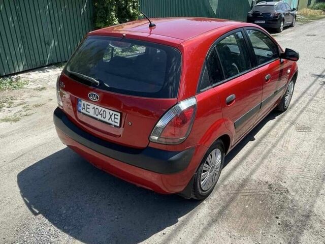 Красный Киа Рио, объемом двигателя 1.4 л и пробегом 205 тыс. км за 4499 $, фото 4 на Automoto.ua