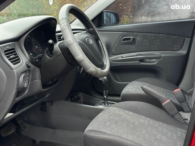 Красный Киа Рио, объемом двигателя 1.4 л и пробегом 189 тыс. км за 6490 $, фото 27 на Automoto.ua