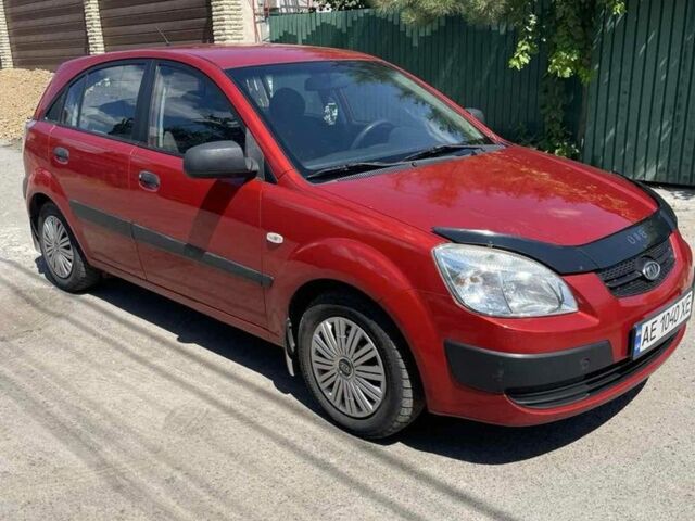 Красный Киа Рио, объемом двигателя 1.4 л и пробегом 205 тыс. км за 4499 $, фото 7 на Automoto.ua
