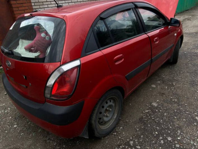 Красный Киа Рио, объемом двигателя 1.4 л и пробегом 173 тыс. км за 6800 $, фото 2 на Automoto.ua