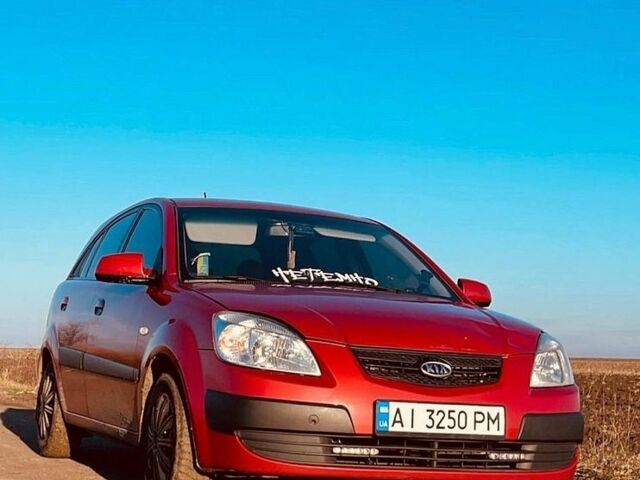 Красный Киа Рио, объемом двигателя 1.4 л и пробегом 281 тыс. км за 5000 $, фото 1 на Automoto.ua