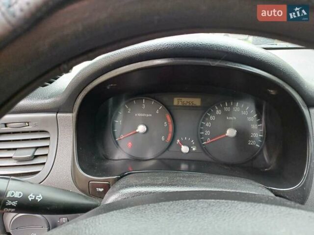 Червоний Кіа Ріо, об'ємом двигуна 1.49 л та пробігом 375 тис. км за 3450 $, фото 10 на Automoto.ua