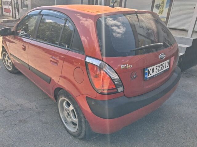 Красный Киа Рио, объемом двигателя 1.4 л и пробегом 230 тыс. км за 3850 $, фото 3 на Automoto.ua