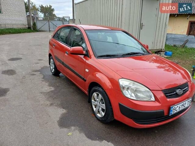 Червоний Кіа Ріо, об'ємом двигуна 1.49 л та пробігом 375 тис. км за 3450 $, фото 2 на Automoto.ua
